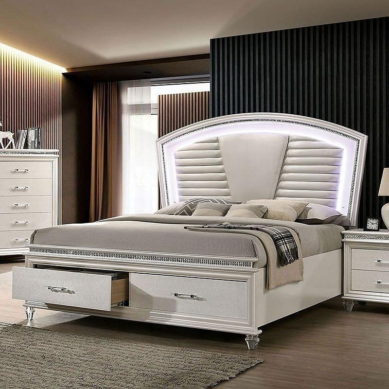 

    
Contemporary Pearl White Solid Wood CAL Bedroom Set 5pcs Furniture of America CM7899 Maddie

