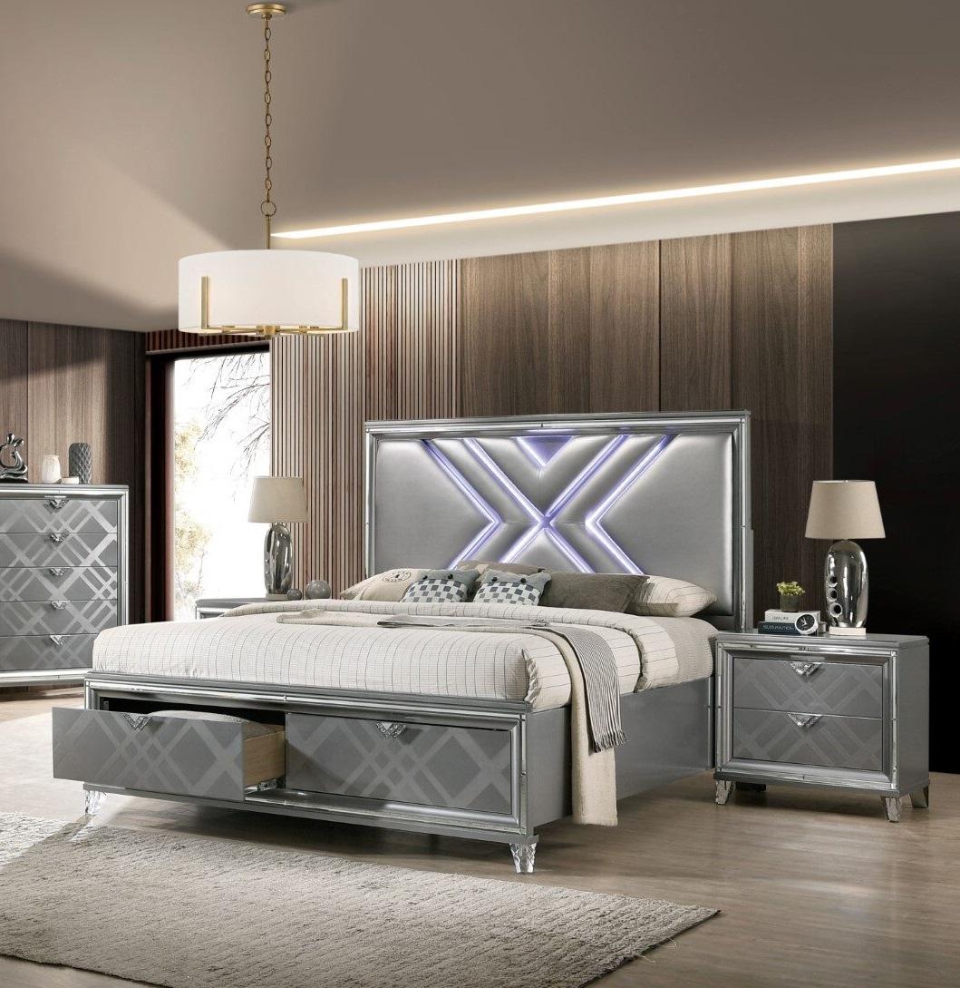 

    
Contemporary Silver Solid Wood CAL Bedroom Set 3pcs Furniture of America FOA7147 Emmeline
