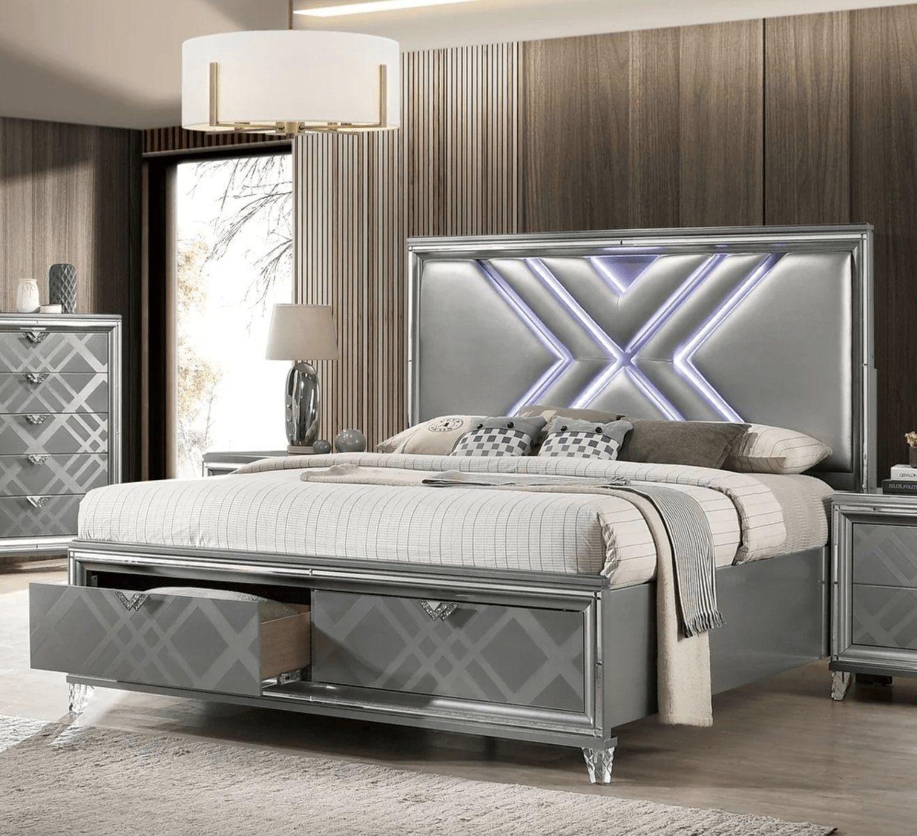 Contemporary Storage Bed FOA7147-Q Emmeline FOA7147-Q in Silver Leatherette