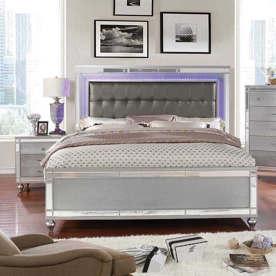 

    
Contemporary Silver Solid Wood Queen Bedroom Set 3pcs Furniture of America CM7977SV Brachium
