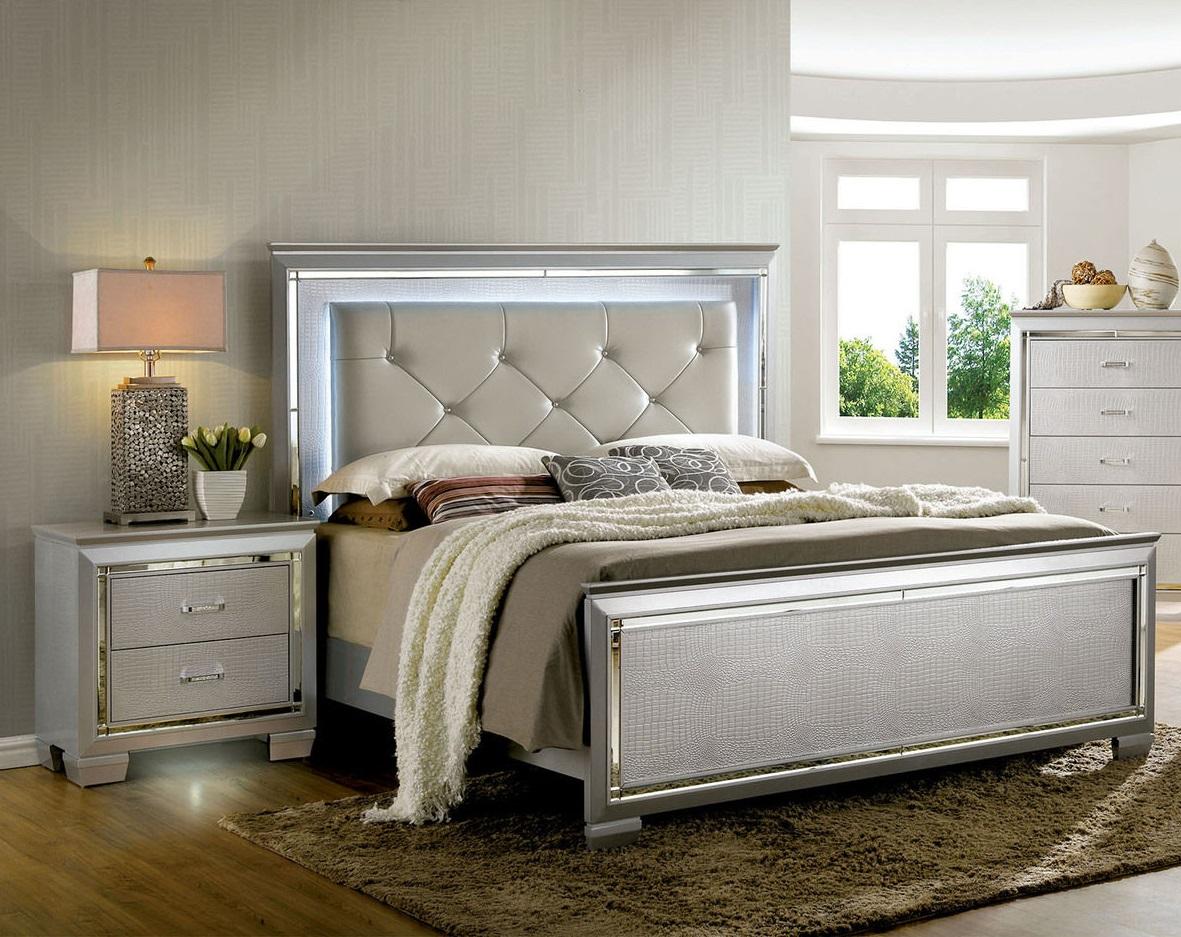 Contemporary Panel Bedroom Set CM7979SV-Q-3PC Bellanova CM7979SV-Q-3PC in Silver Leatherette
