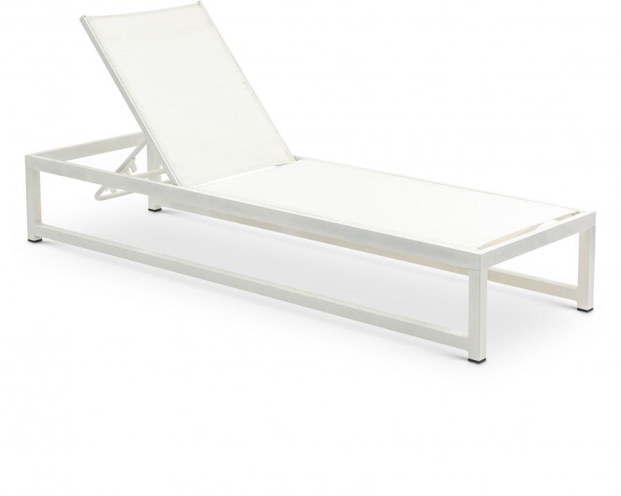 

    
Contemporary White/Cream Aluminium Chaise Lounge Meridian Furniture Maldives 347Cream-CL
