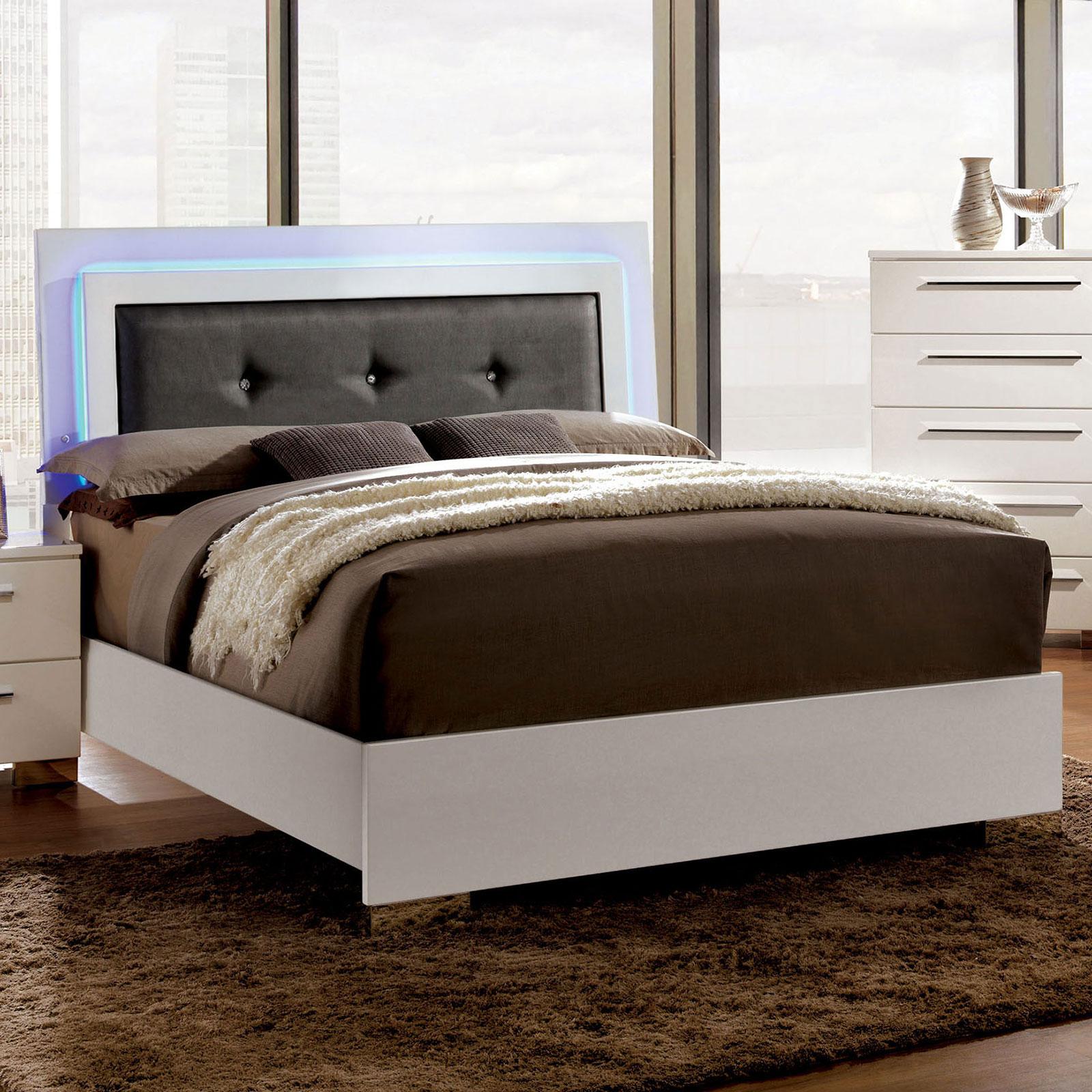 Contemporary Platform Bed CLEMENTINE CM7201EK CM7201EK-BED in White Fabric