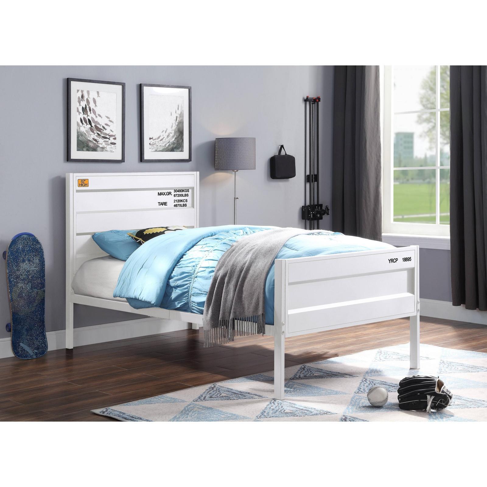 

    
35905F-3pcs Acme Furniture Bedroom Set
