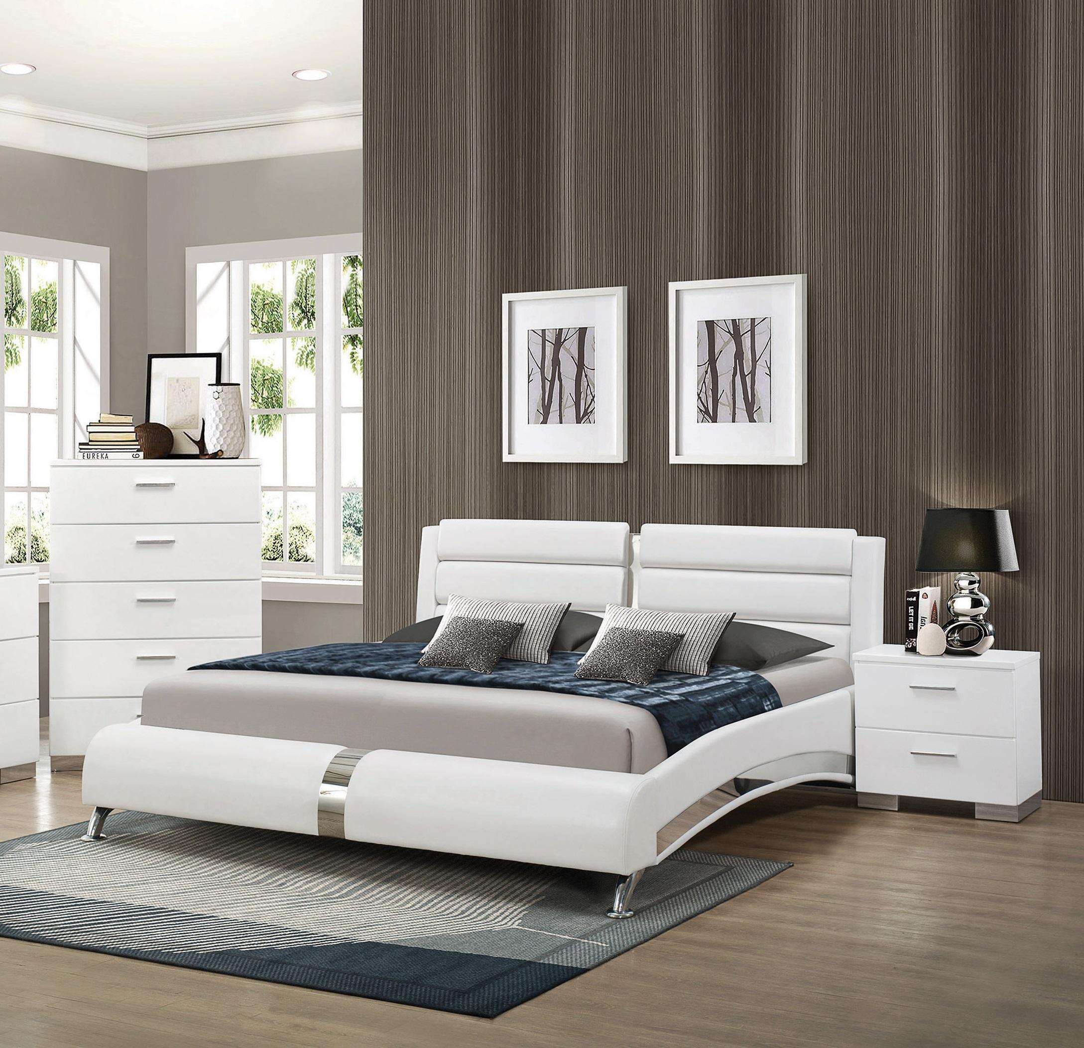 

    
Contemporary White Leatherette King Bed Coaster 300345KE Jeremaine
