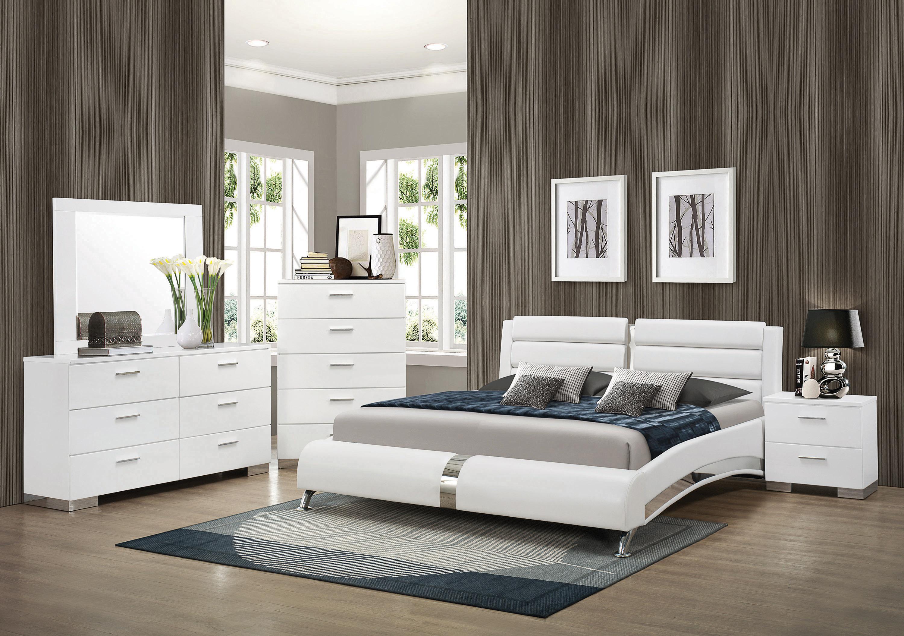Contemporary Bedroom Set 300345KE-S3 Jeremaine 300345KE-S3 in White Leatherette