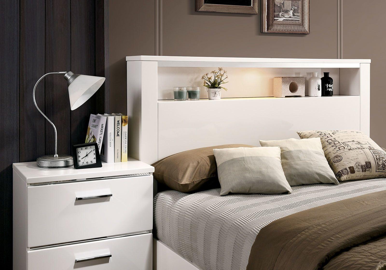 

    
Contemporary White Solid Wood CAL Bed Furniture of America CM7049WH Carlie
