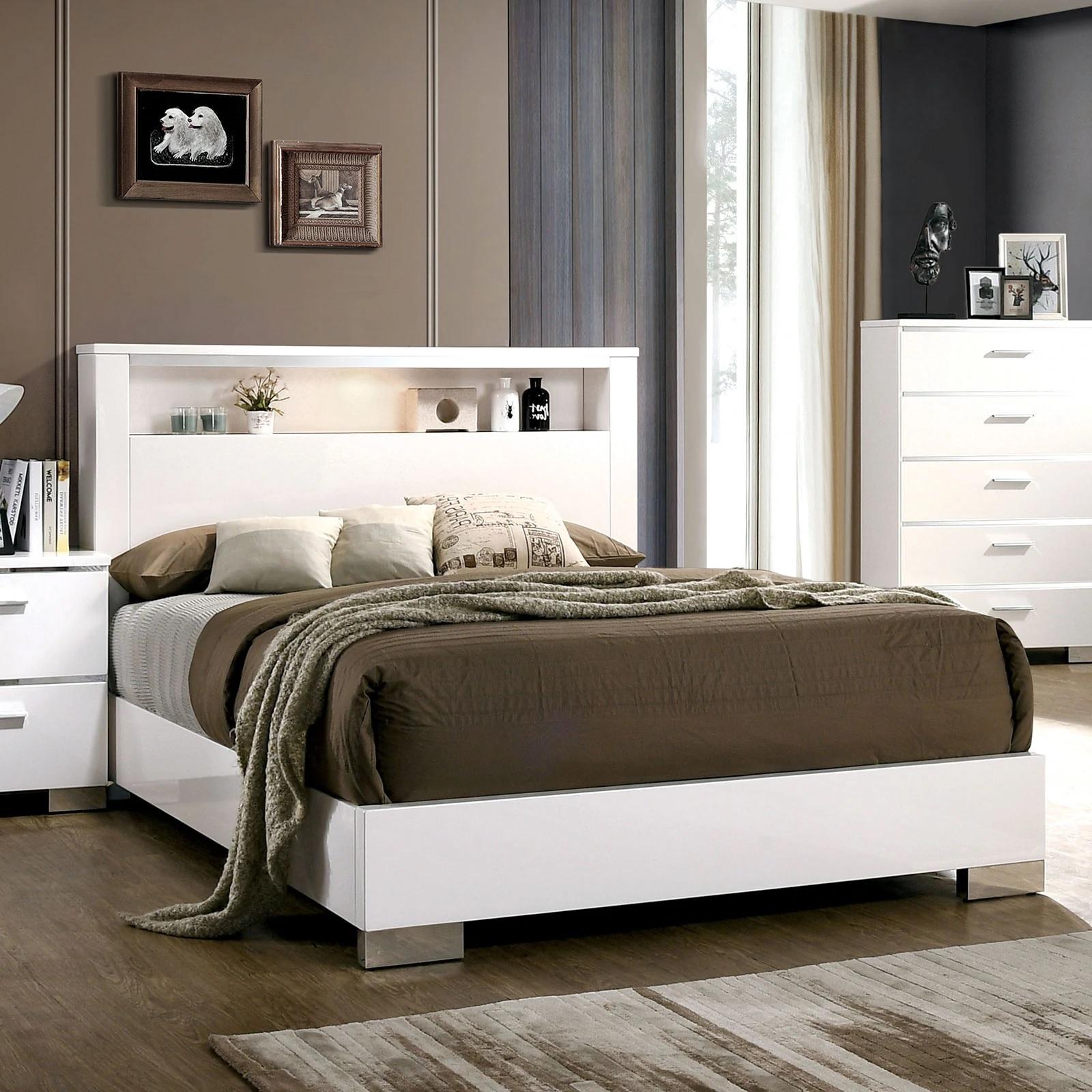 

    
Contemporary White Solid Wood King Bed Furniture of America CM7049WH Carlie
