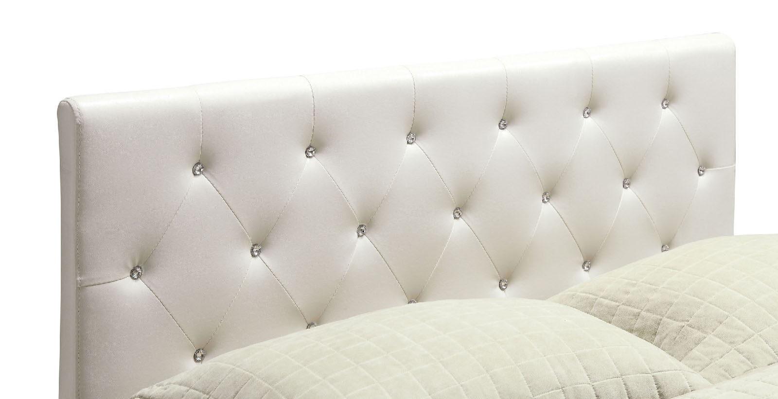 

    
Contemporary White Solid Wood King Bed Furniture of America CM7949WH-EK Velen
