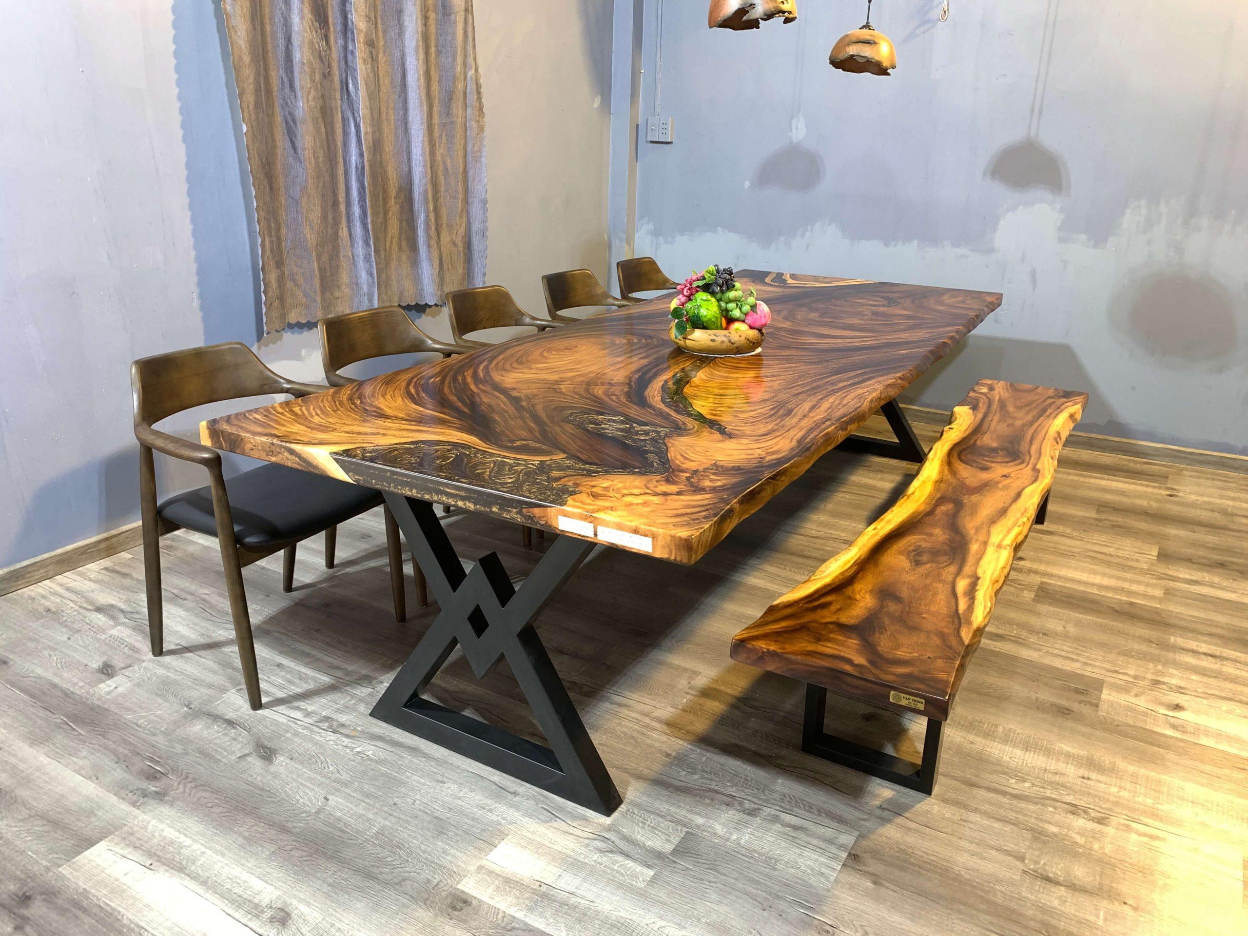

    
Epoxy River Dining Table European Furniture Bosawas WVT0043-118-T
