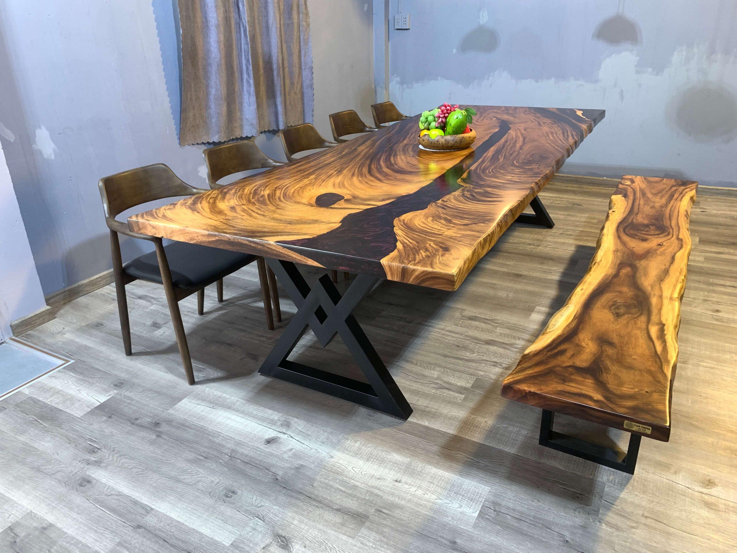 

        
EUROPEAN FURNITURE Sapo Dining Table WVT0044-118-T Dining Table Wood/Black  65422929384988
