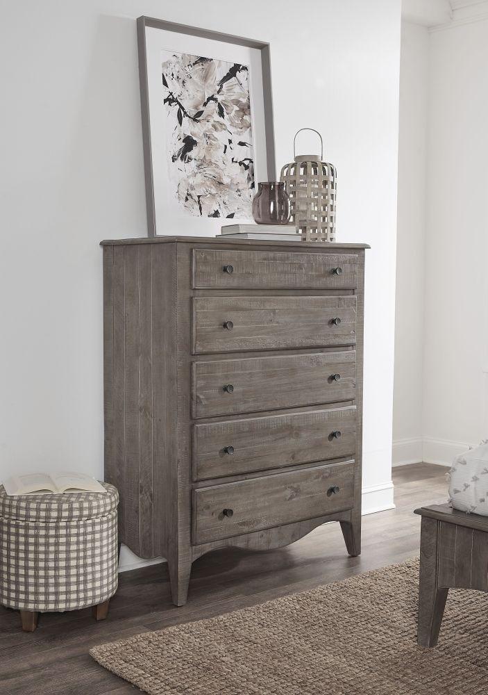 

    
Cottage Style Camel Finish 5-Drawer Chest  ELLA by Modus Furniture
