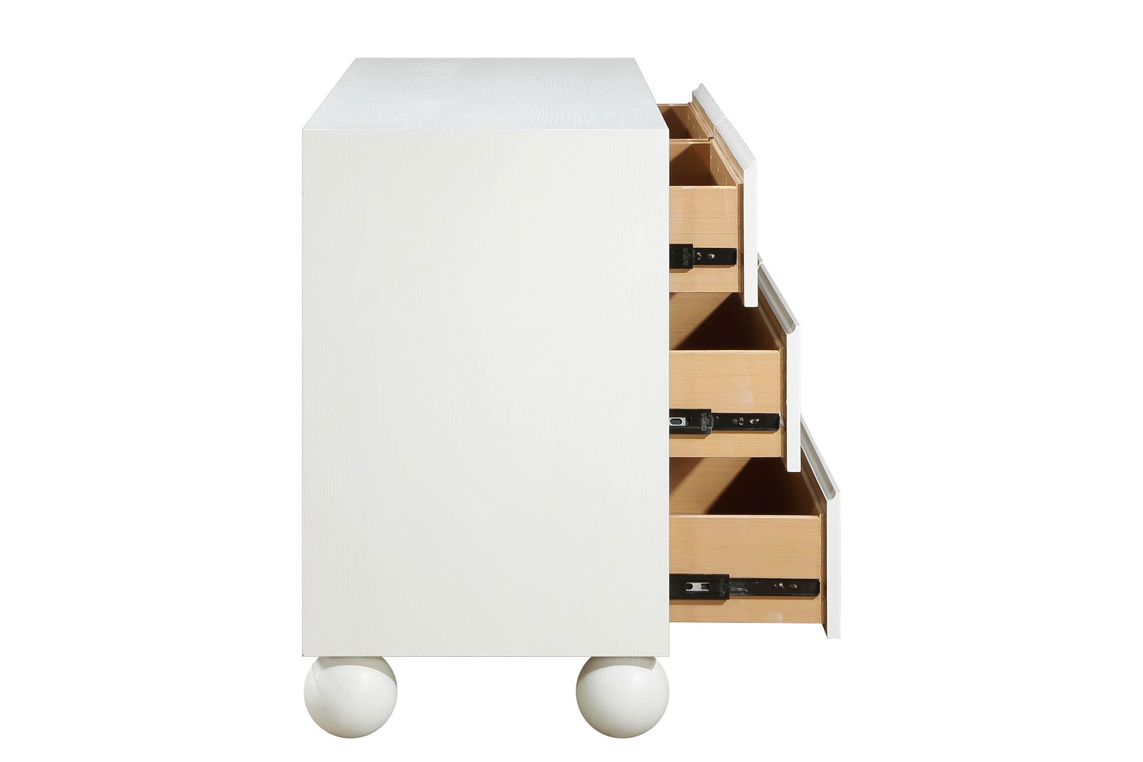 

    
Meridian Furniture KentCream-D Dresser Cream KentCream-D
