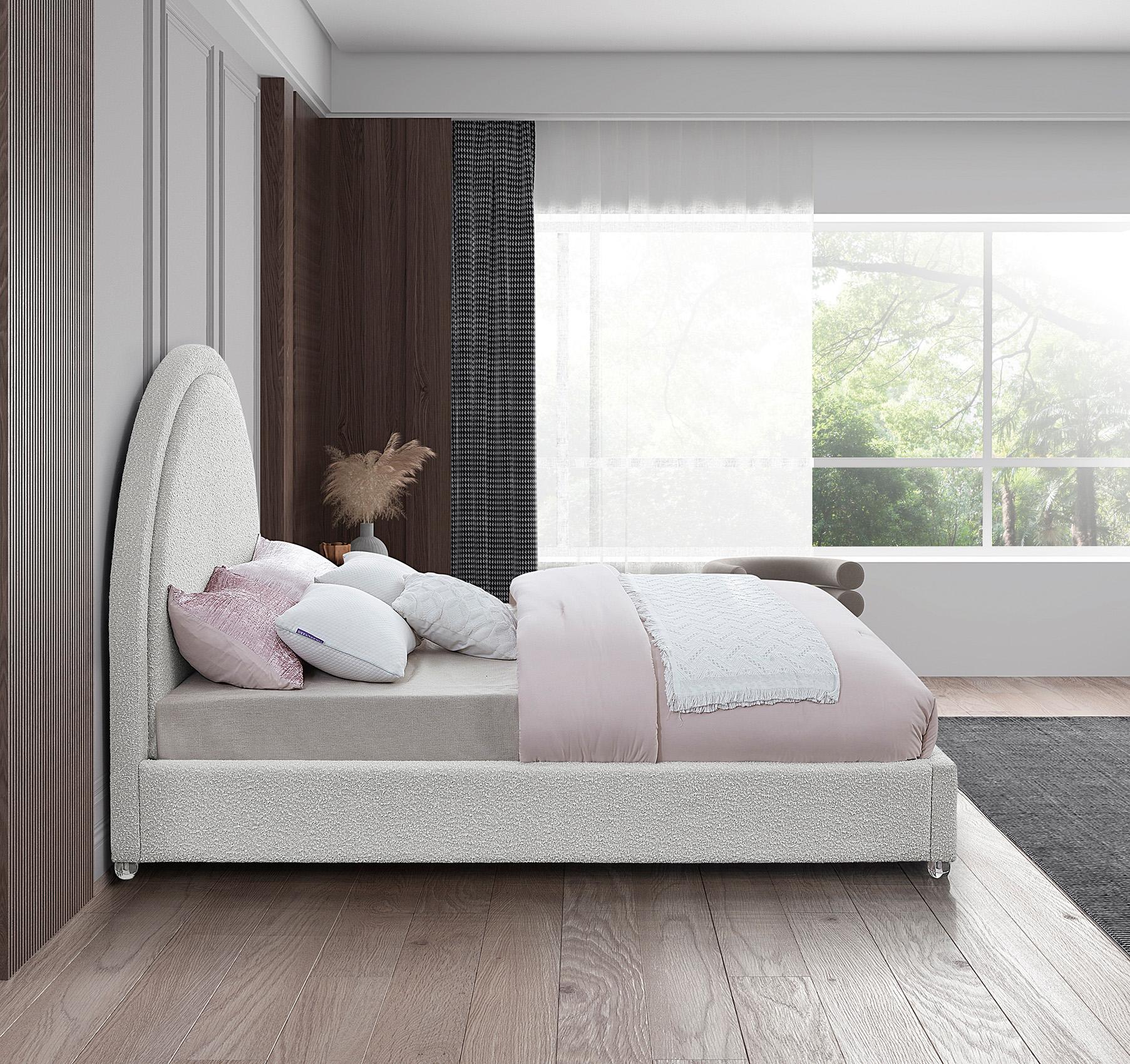 

    
MiloCream-K Meridian Furniture Platform Bed
