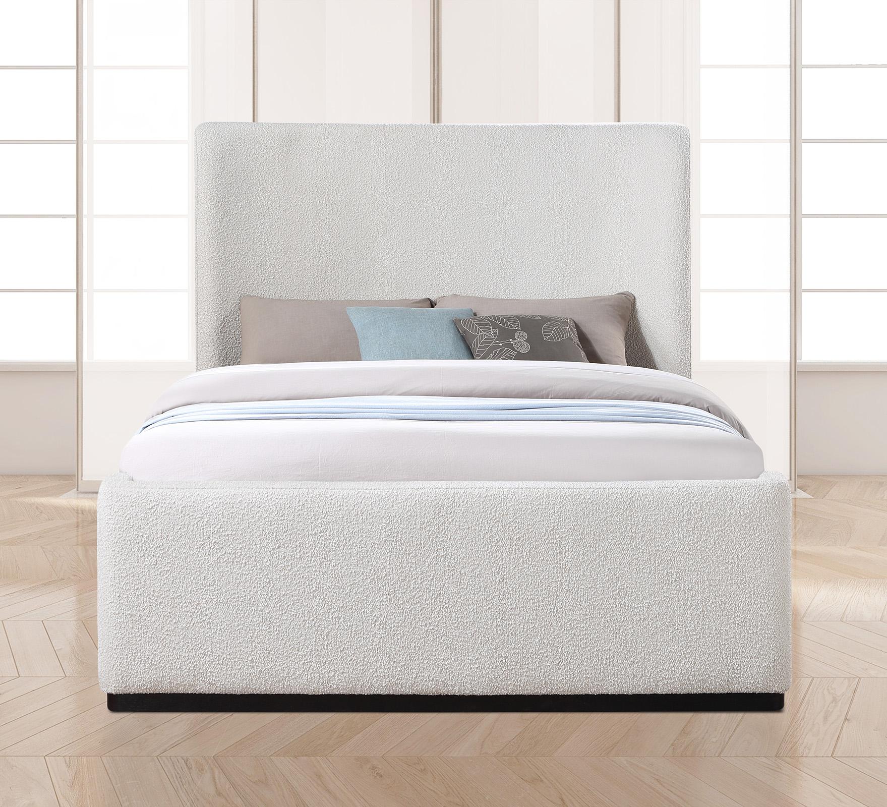 

    
Meridian Furniture OLIVER OliverCream-K Platform Bed Cream OliverCream-K
