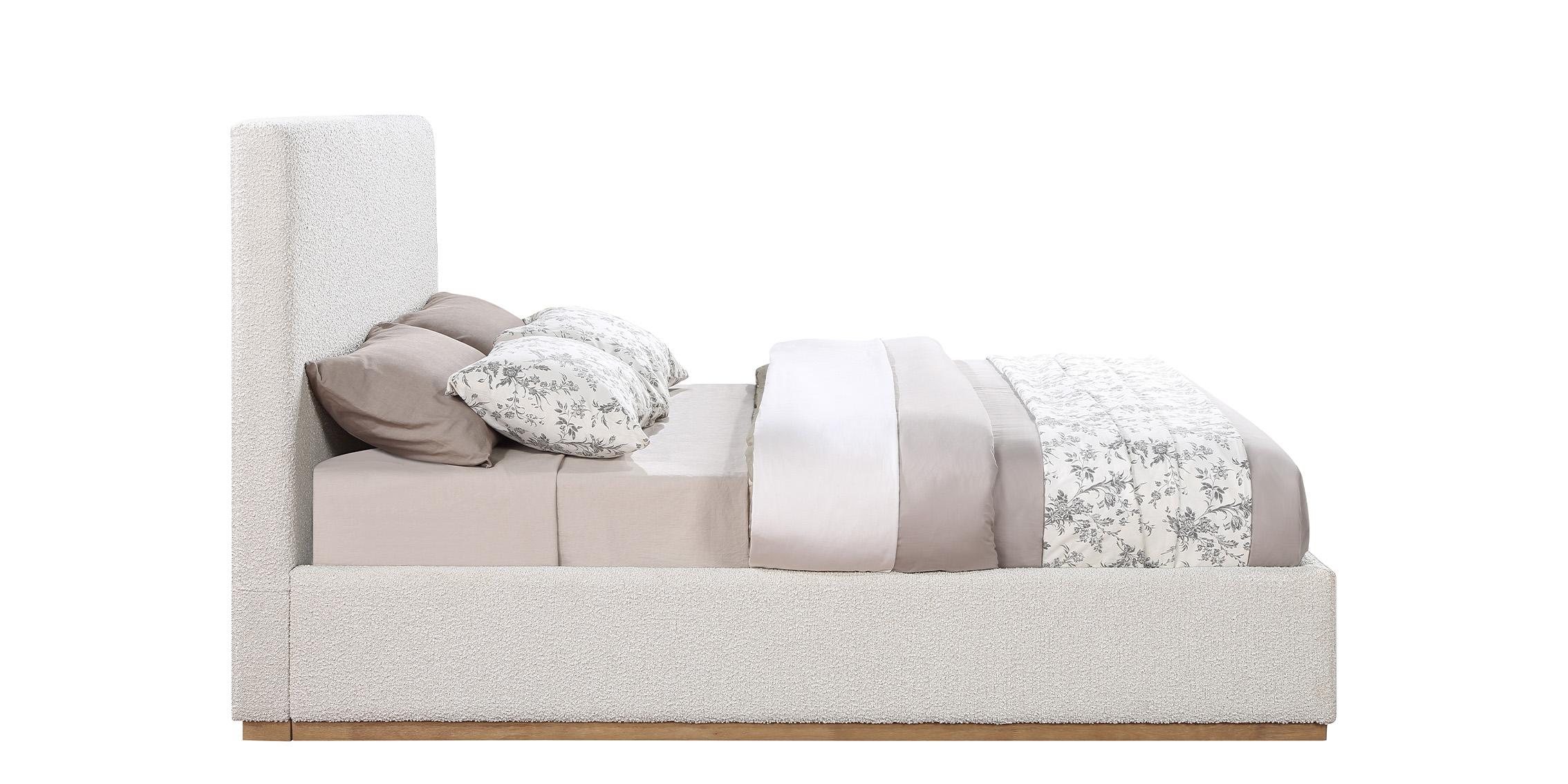 

    
MonacoCream-Q Meridian Furniture Platform Bed
