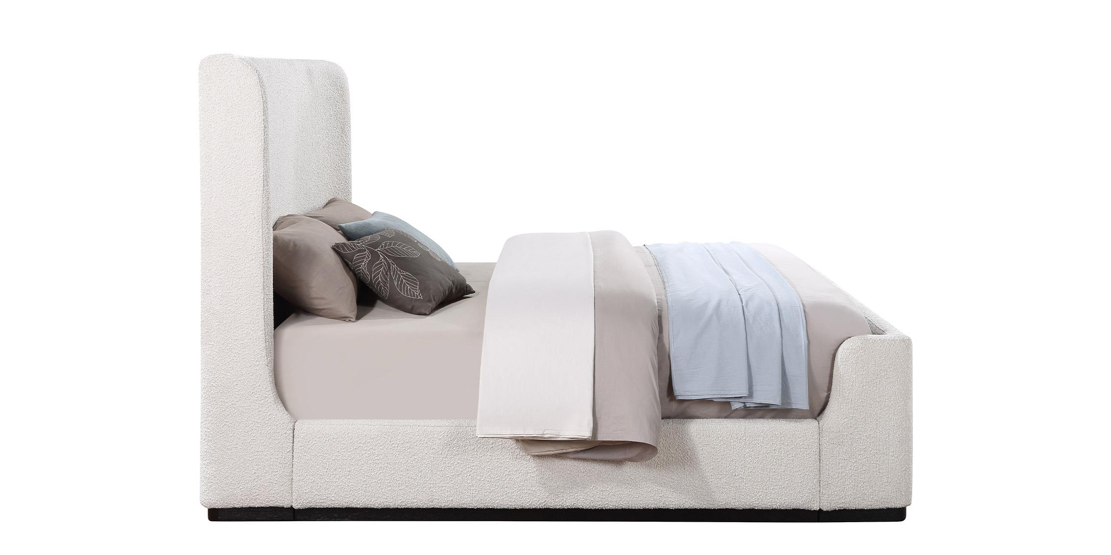 

    
OliverCream-Q Meridian Furniture Platform Bed
