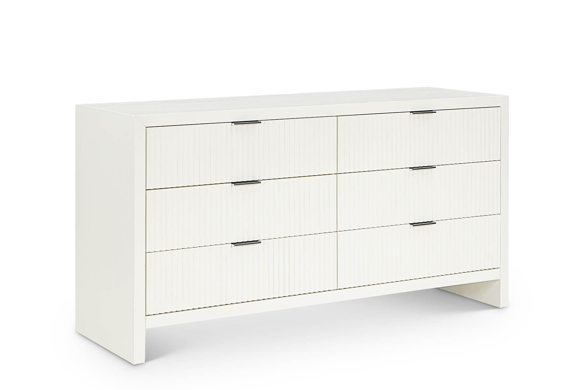 

    
Cream Solid Wood Dresser FAIRFAX  311Cream-D Meridian Contemporary Modern
