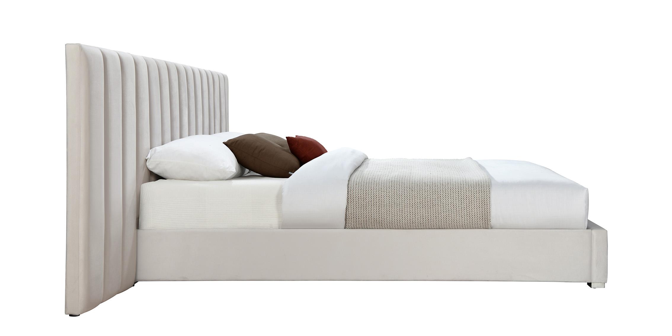 

    
PabloCream-K Meridian Furniture Platform Bed
