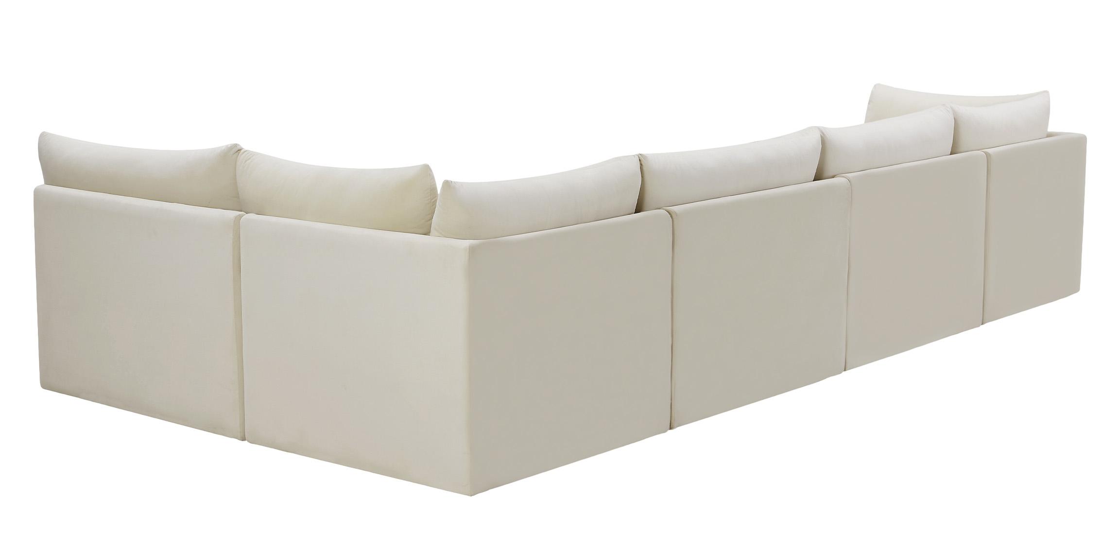 

    
649Cream-Sec5A Meridian Furniture Modular Sectional Sofa
