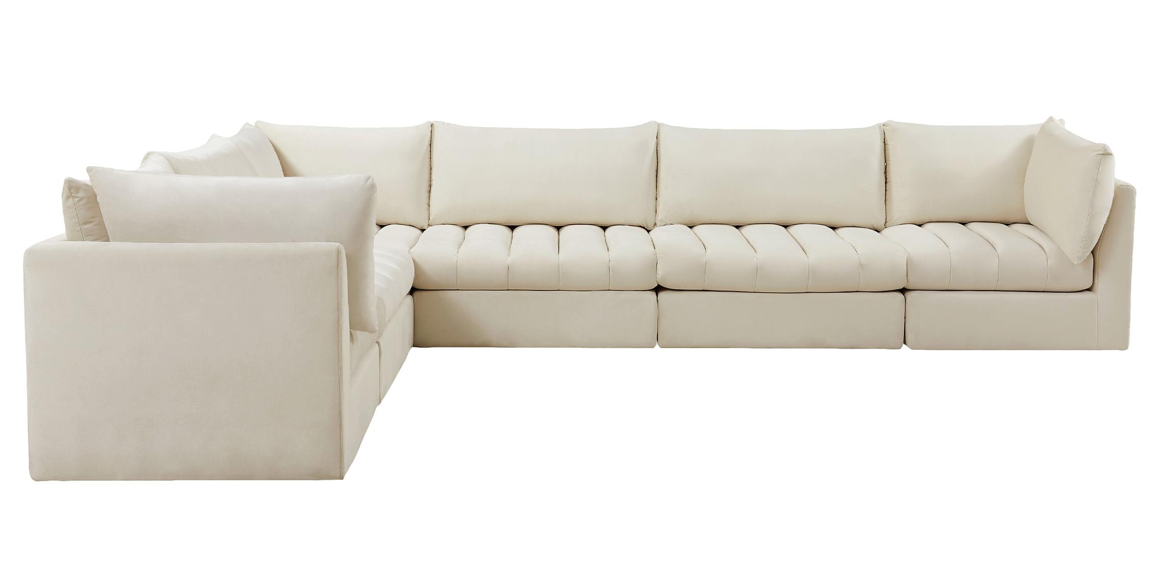 

    
649Cream-Sec6A Meridian Furniture Modular Sectional Sofa

