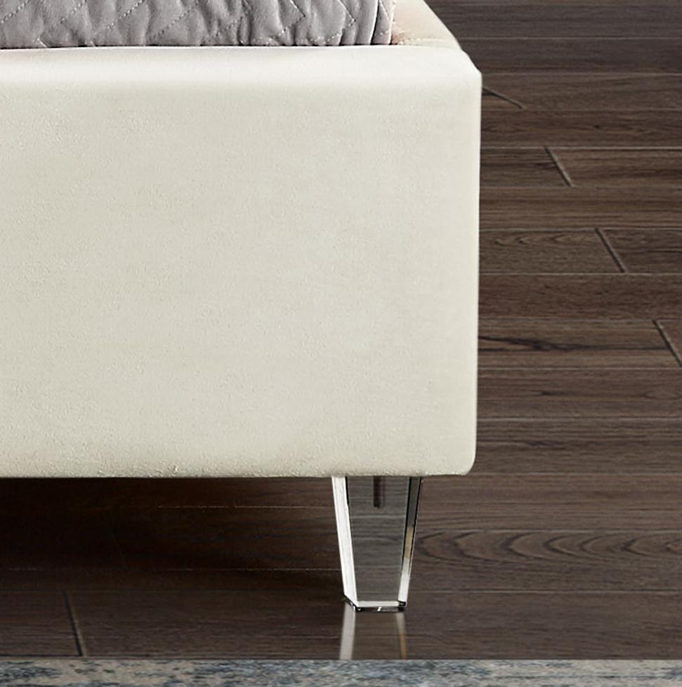

    
CandaceCream-T Meridian Furniture Platform Bed
