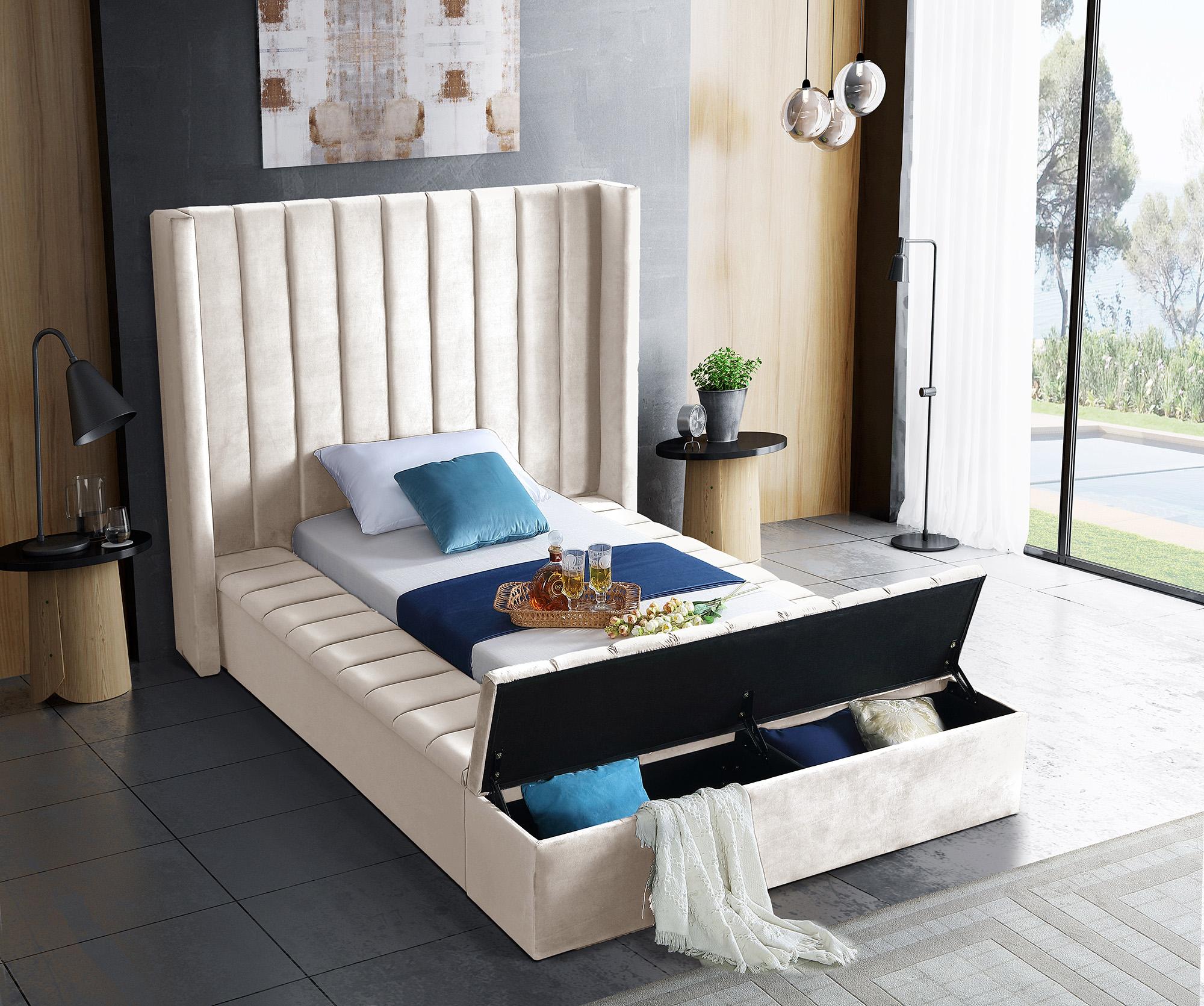 

        
Meridian Furniture KIKI Cream-T Storage Bed Cream Velvet 704831402155
