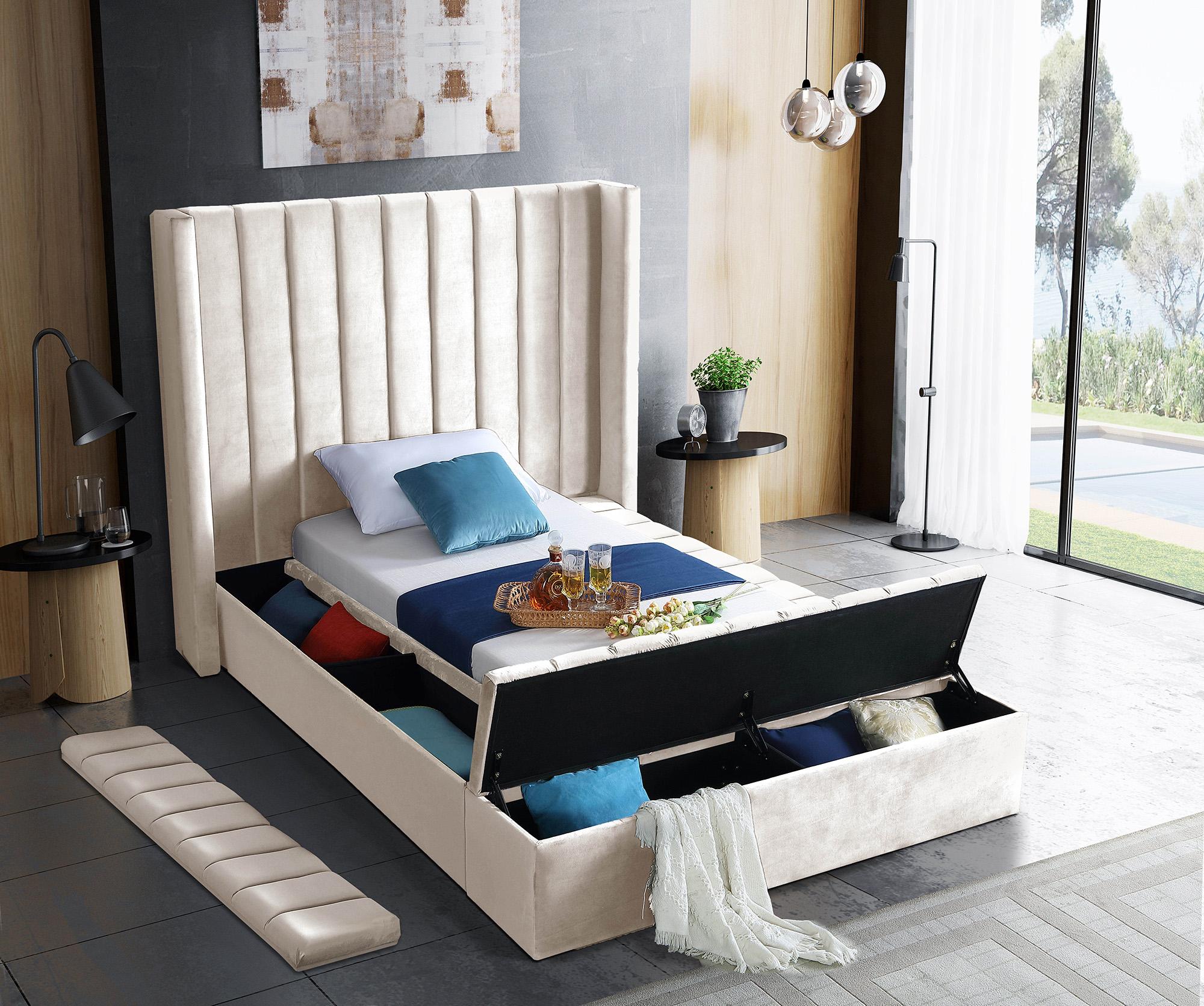 

    
KikiCream-T Meridian Furniture Storage Bed

