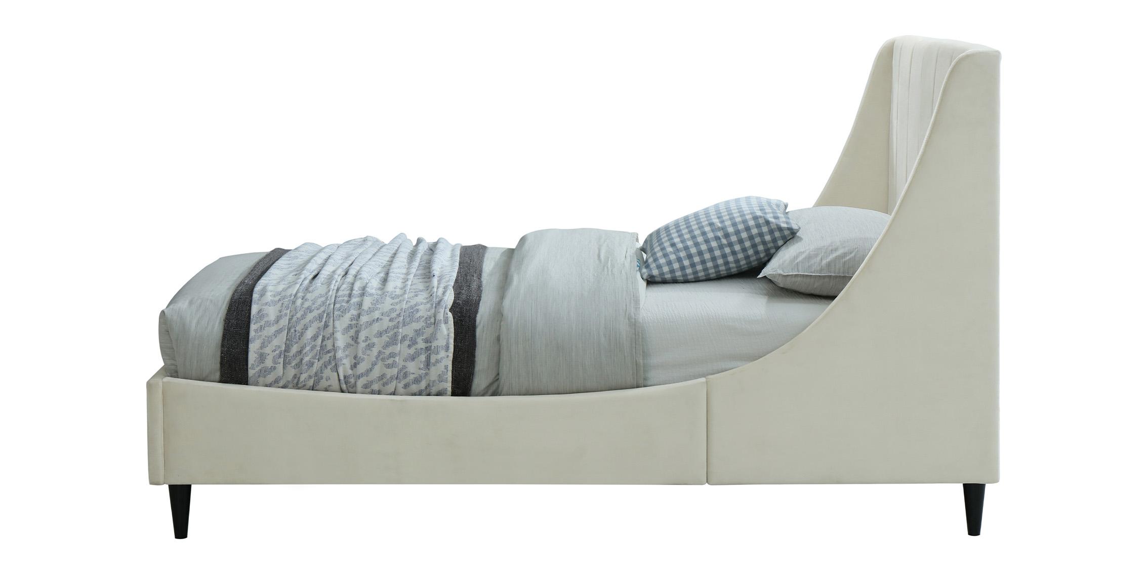 

    
EvaCream-T Meridian Furniture Platform Bed
