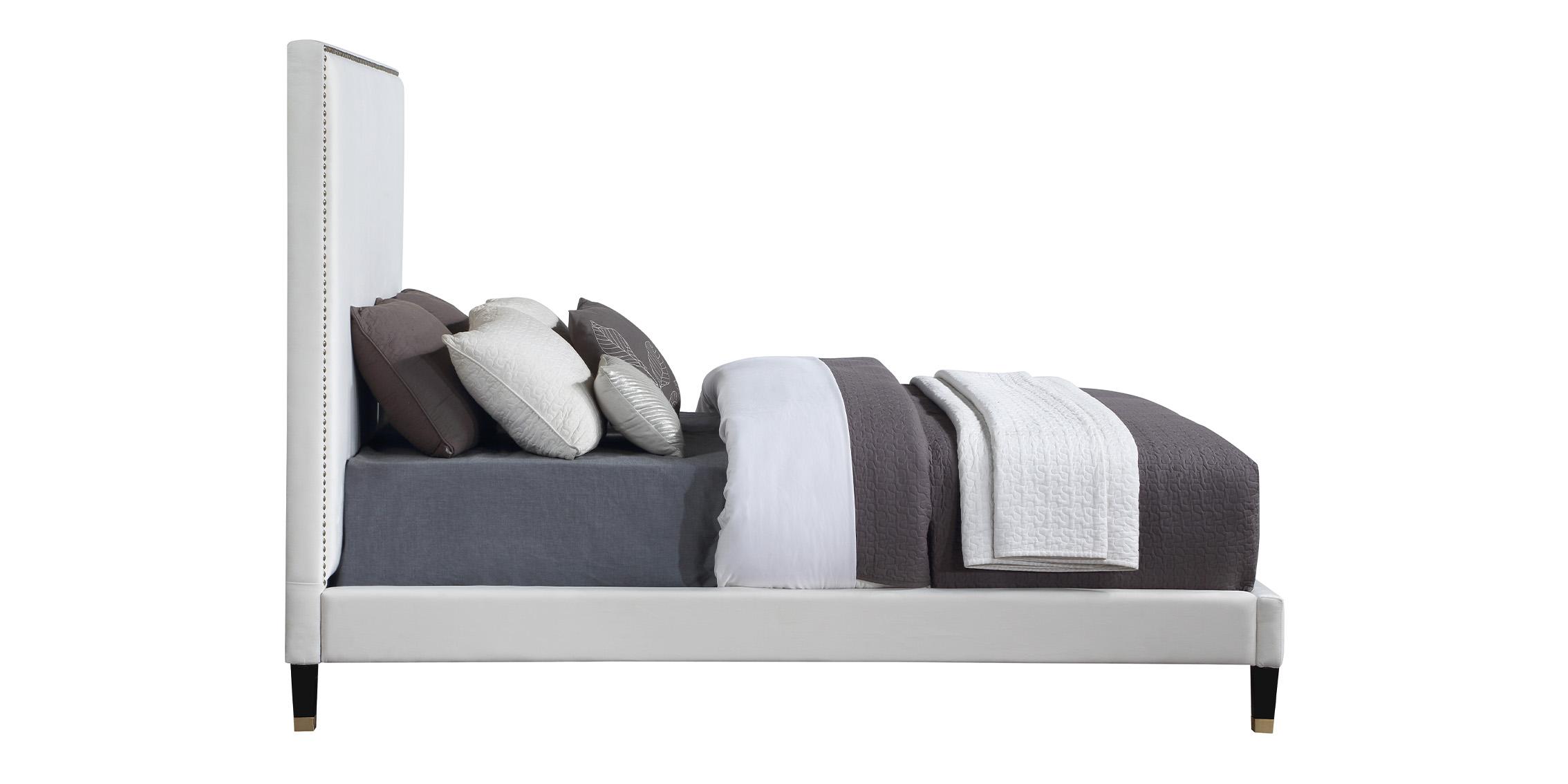 

    
HarlieCream-F Meridian Furniture Platform Bed
