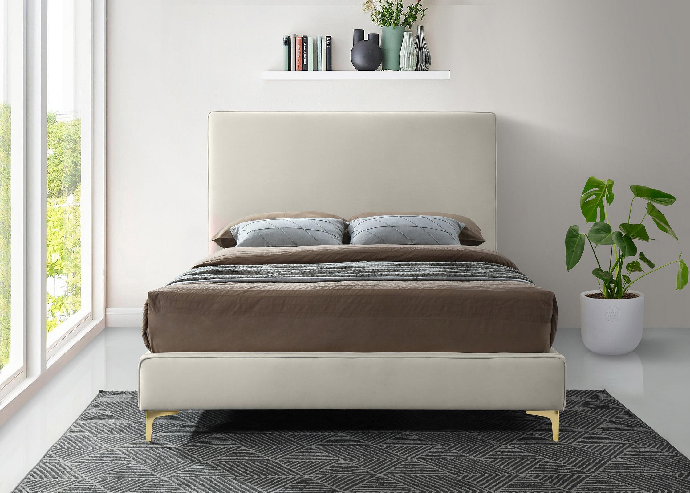 

    
GeriCream-Q Meridian Furniture Platform Bed
