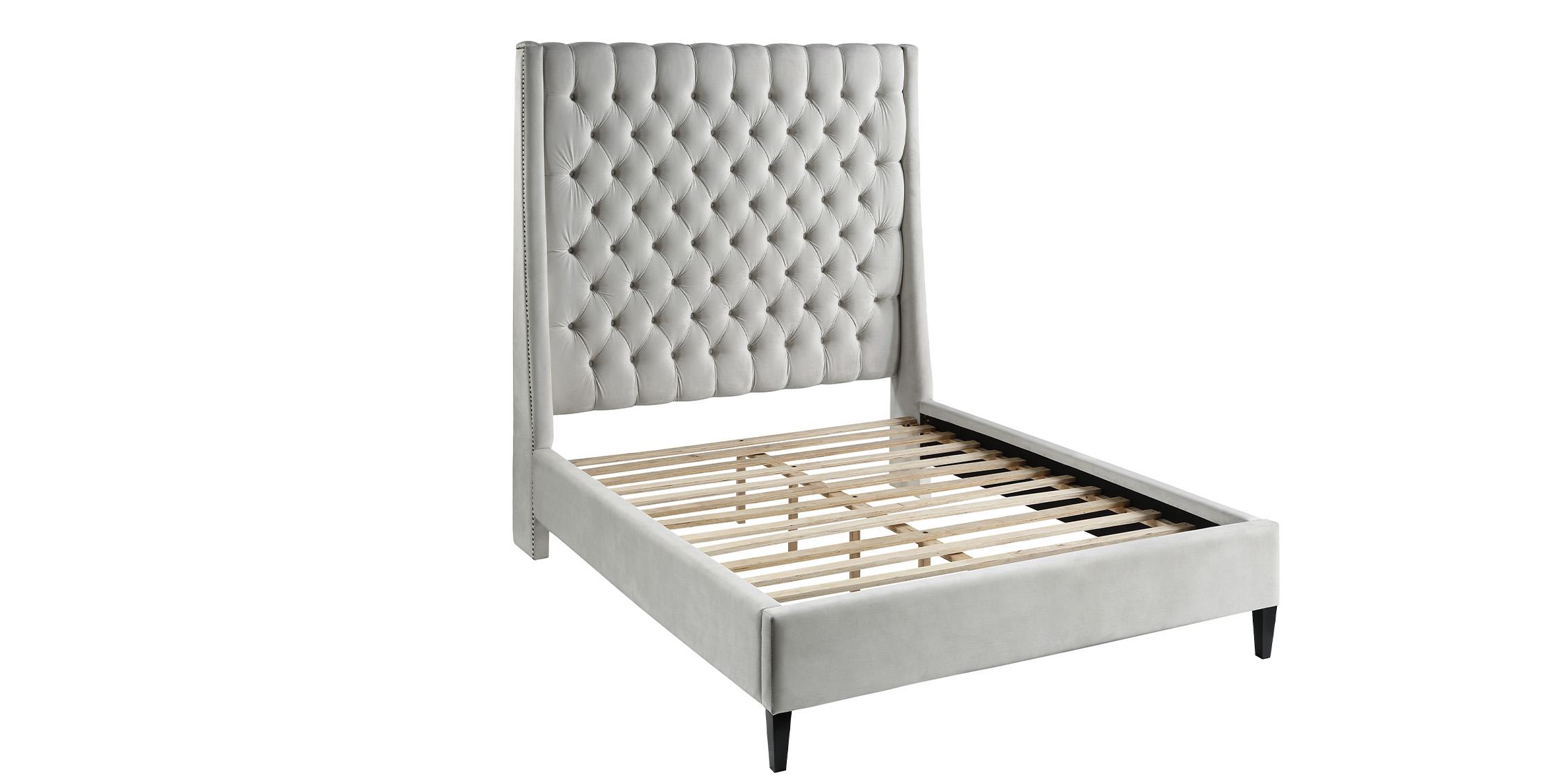 

    
FritzCream-Q Meridian Furniture Platform Bed
