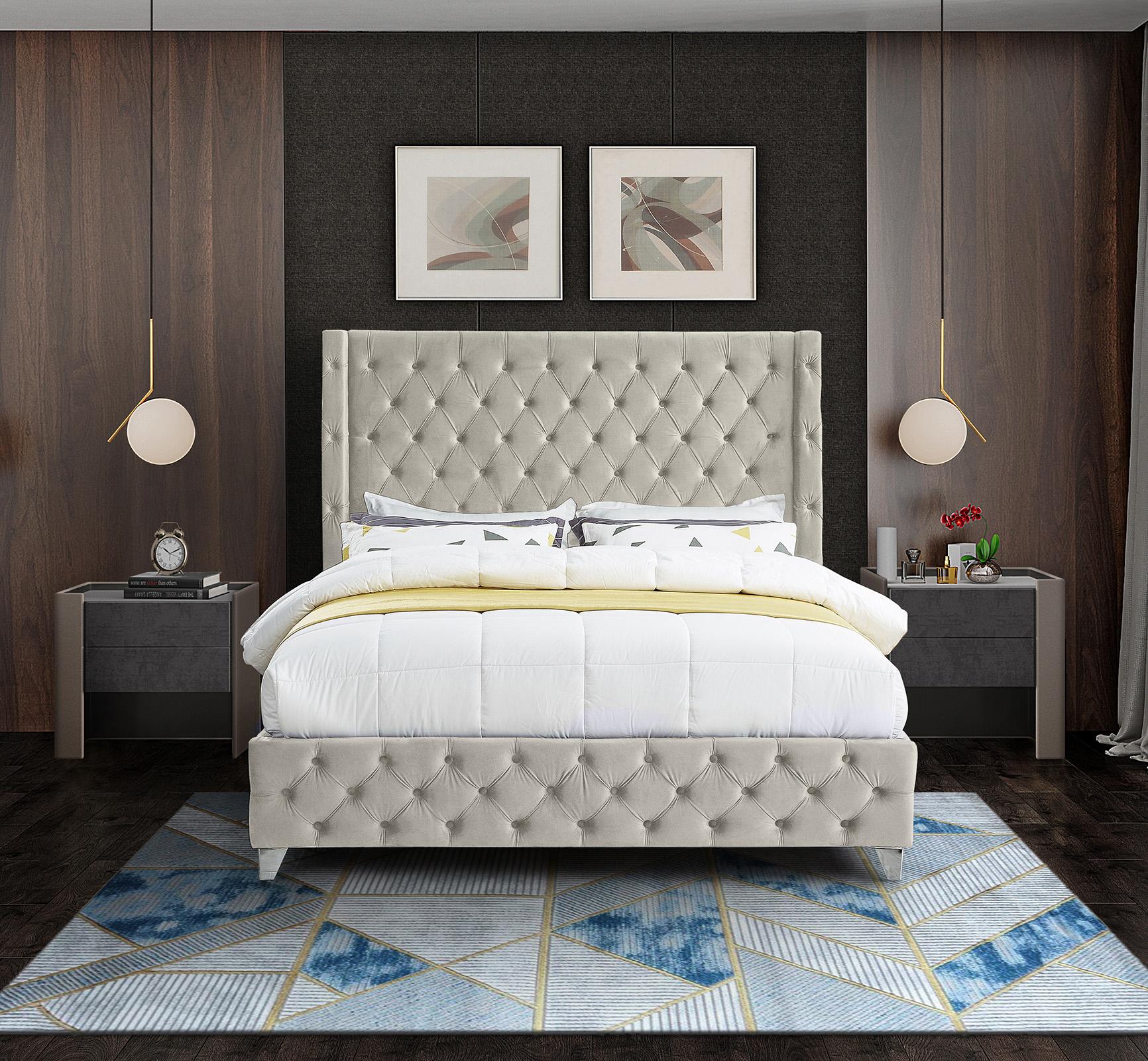 

    
Meridian Furniture SAVAN SavanCream-K Platform Bed Chrome/Cream/Gold SavanCream-K
