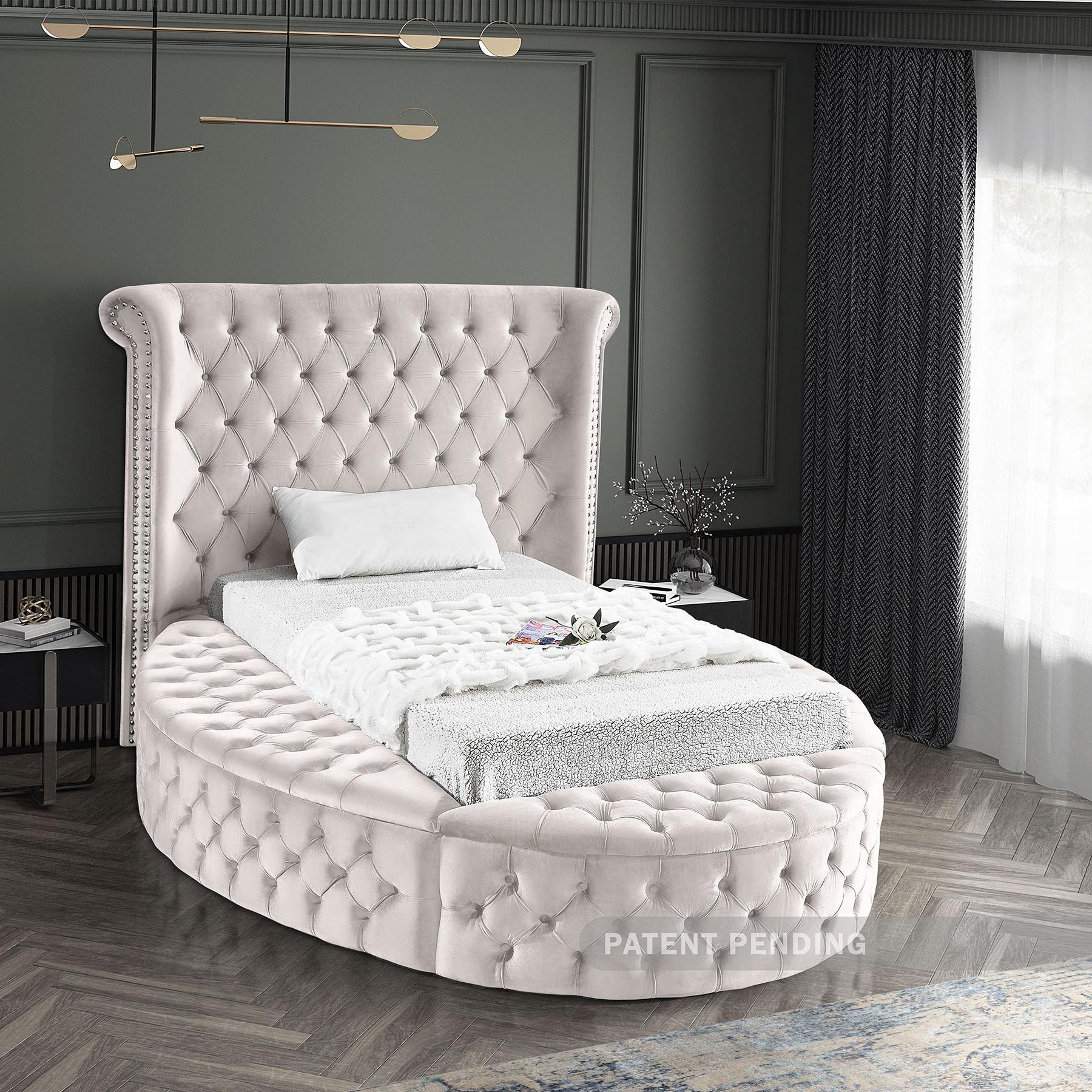 

    
LuxusCream-T Meridian Furniture Storage Bed
