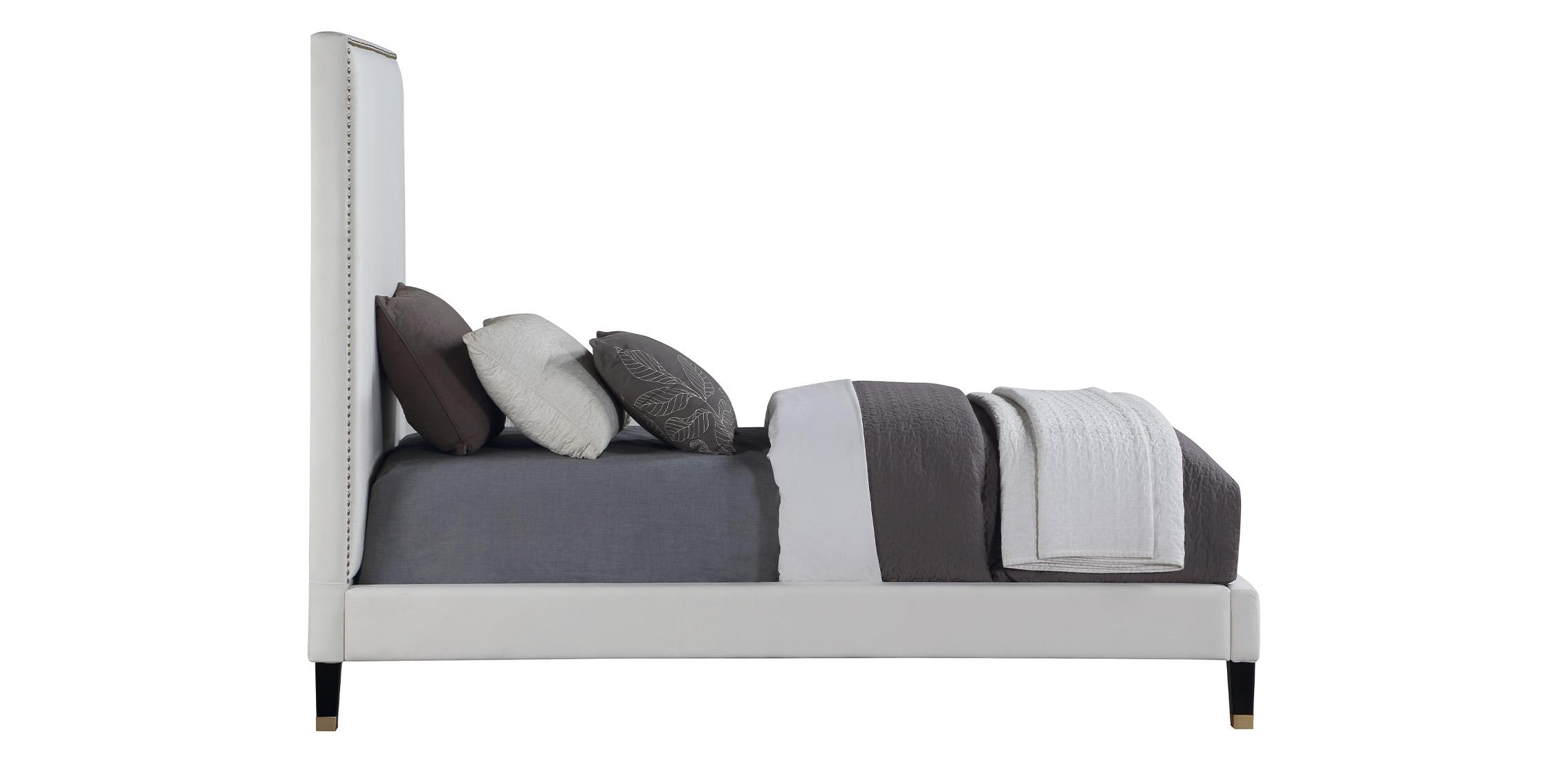 

        
Meridian Furniture HARLIE HarlieCream-T Platform Bed Cream Velvet 094308251370
