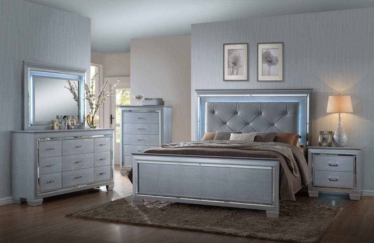 

        
Crown Mark B7100 Lillian Panel Bedroom Set Silver Faux Leather 00784082139352
