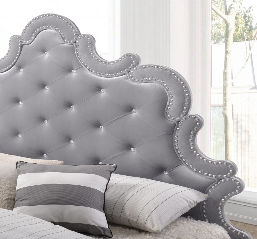 

    
Crystal Tufting Grey Velvet Queen Size Bed Meridian Furniture Sophie
