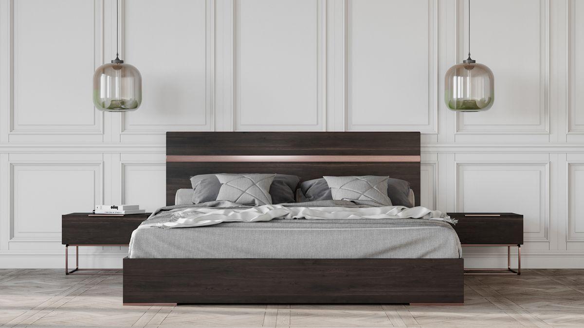 

    
Dark Oak & Stainless Steel Accents King Panel Bedroom Set 3Pcs by VIG Nova Domus Benzon

