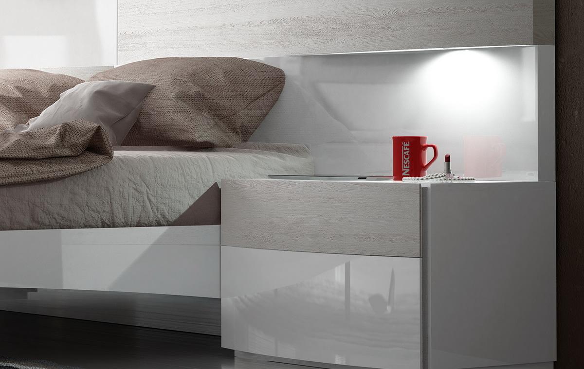

    
ESF Cordoba Platform Bedroom Set White/Ivory ESF-Cordoba-Q-2N-3PC
