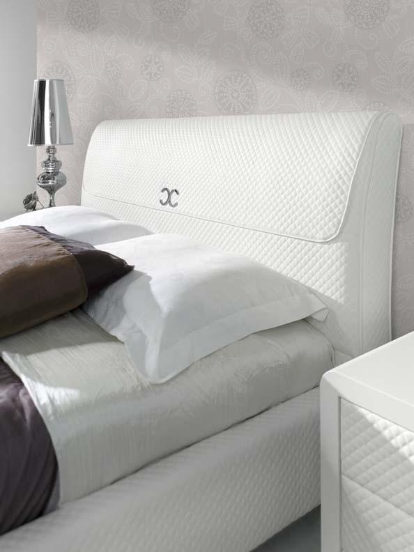 

    
ESF Emily 887 Pure White Eco Leather Queen Bedroom Set 3Pcs Made in Spain
