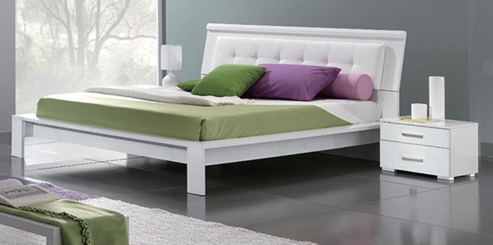 

    
ESF Geko Momo Modern White High Gloss Finish Full Size Bed
