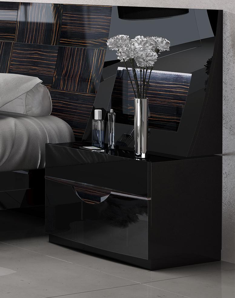 

    
Black & Wood Grain Lacquer King Size Bedroom Set 5Pcs Modern ESF Marbella
