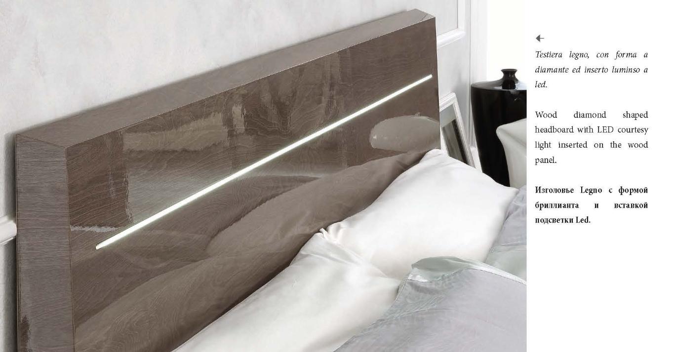

    
ESF Platinum Legno Platform Bedroom Set Light Walnut/Platinum/Silver ESF-Platinum-Legno-K-N-2PC
