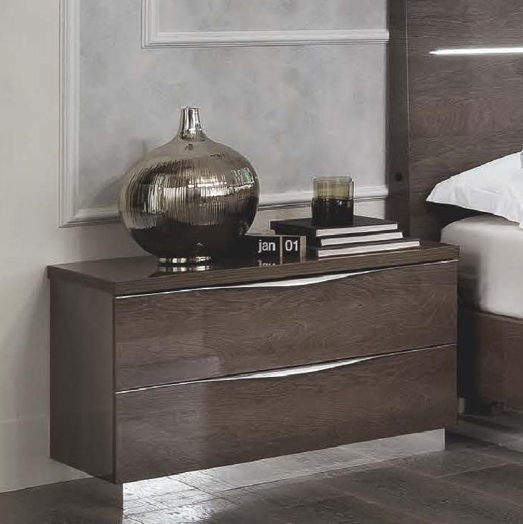 

    
Platinum Legno Platform Bedroom Set
