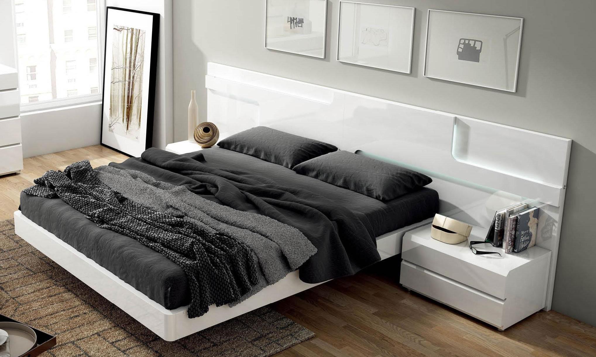 

    
White Lacquer Finish Platform King Bedroom Set 3 Pcs Modern ESF Sara
