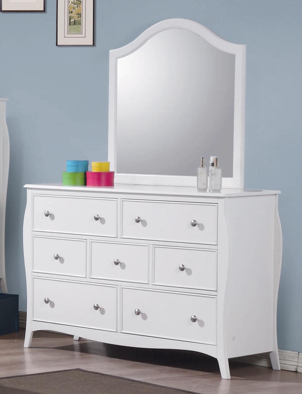 Traditional Dresser w/Mirror 400563-2PC Dominique 400563-2PC in White 