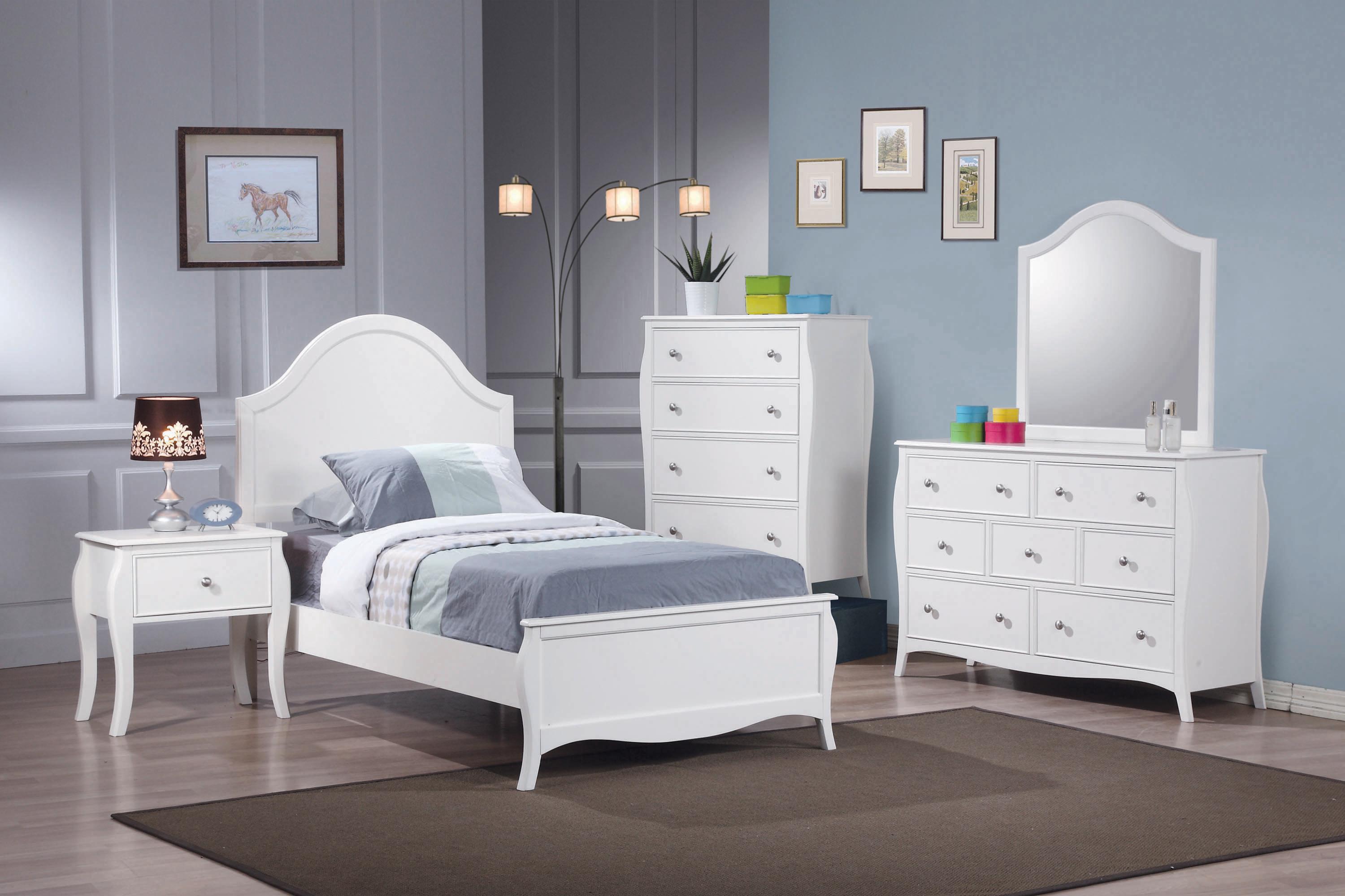 Traditional Bedroom Set 400561F-5PC Dominique 400561F-5PC in White 