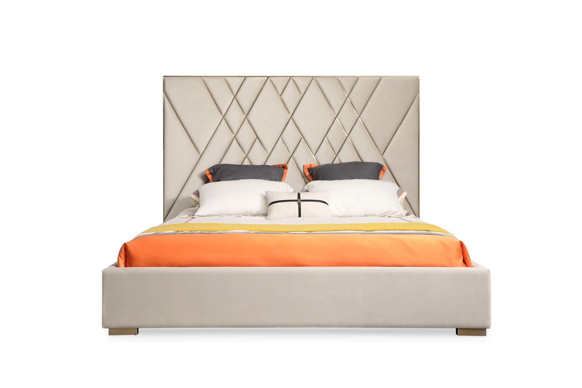 

    
Beige Velvet & Brushed Brass Queen Size Bed by VIG Modrest Eldora
