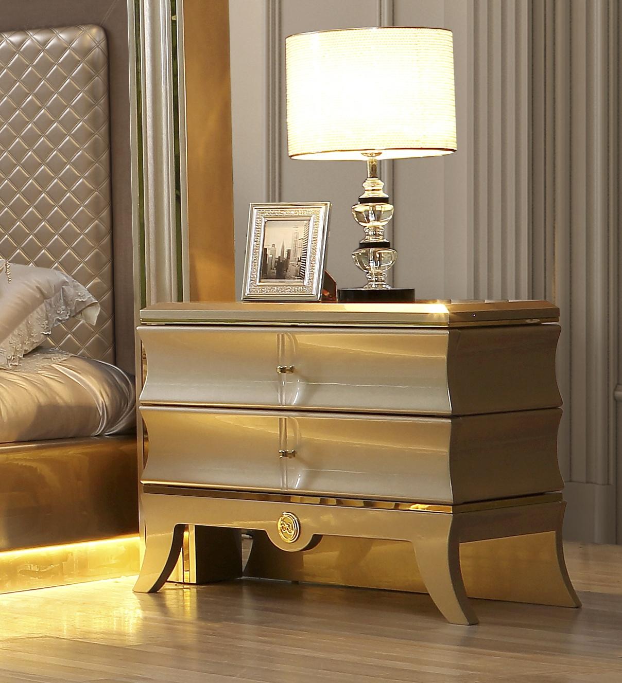 

    
Homey Design Furniture HD-925 Platform Bedroom Set Metallic/Silver/Gold HD-925-BSET5-CK
