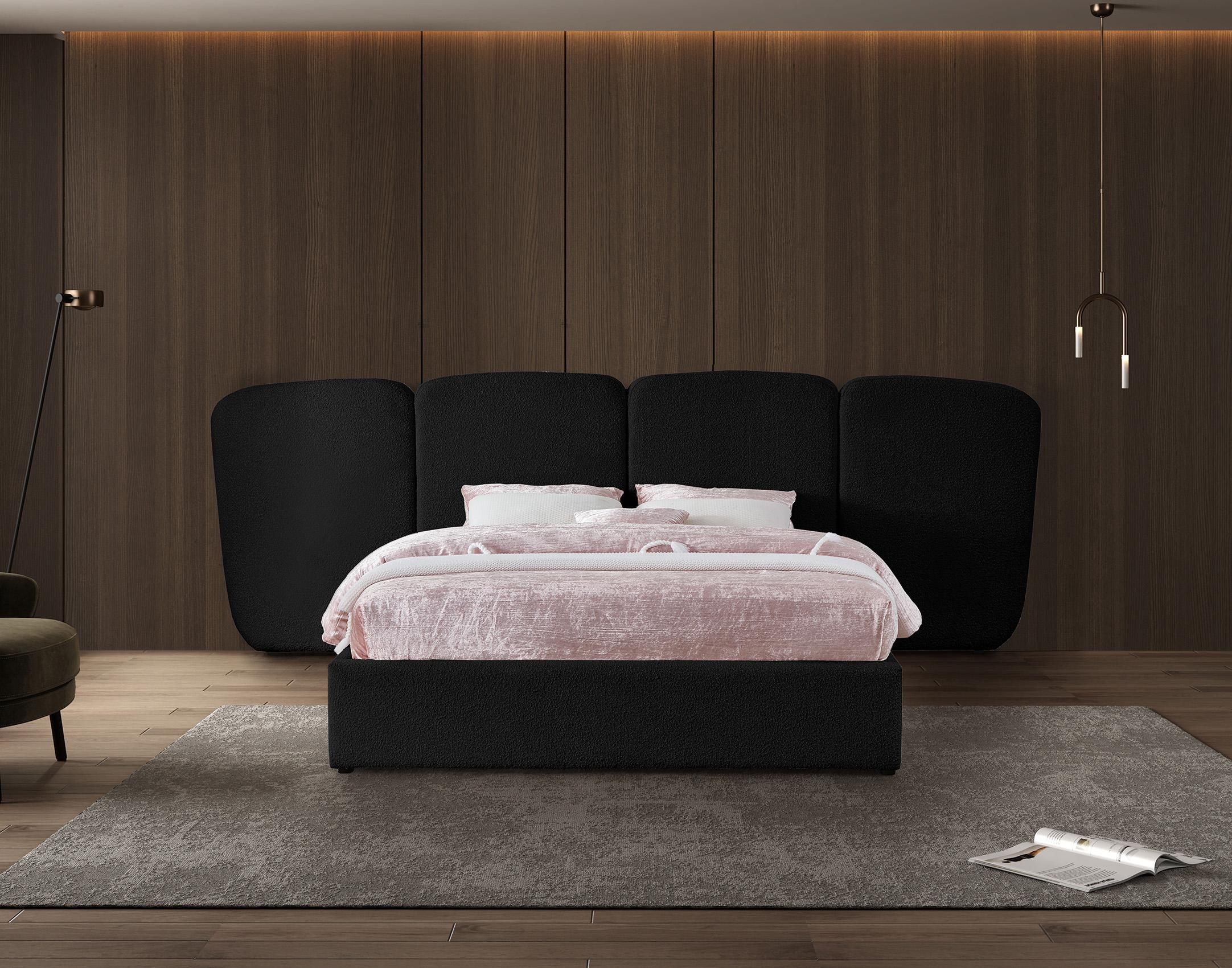 

    
ShilohBlack-K Meridian Furniture Platform Bed
